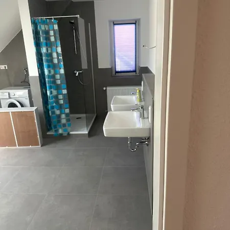 Naehe Alzey Mit Parkplatz Und 3 Schlafzimmer Fuer 7 Personen Apartman Armsheim