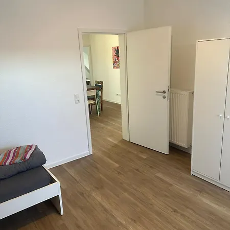 Naehe Alzey Mit Parkplatz Und 3 Schlafzimmer Fuer 7 Personen Apartman *